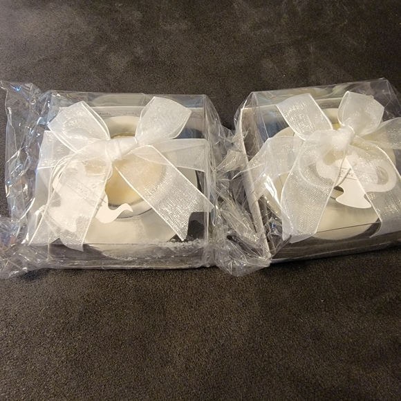 2 Mini Teacup and Saucers candles - Picture 6 of 10